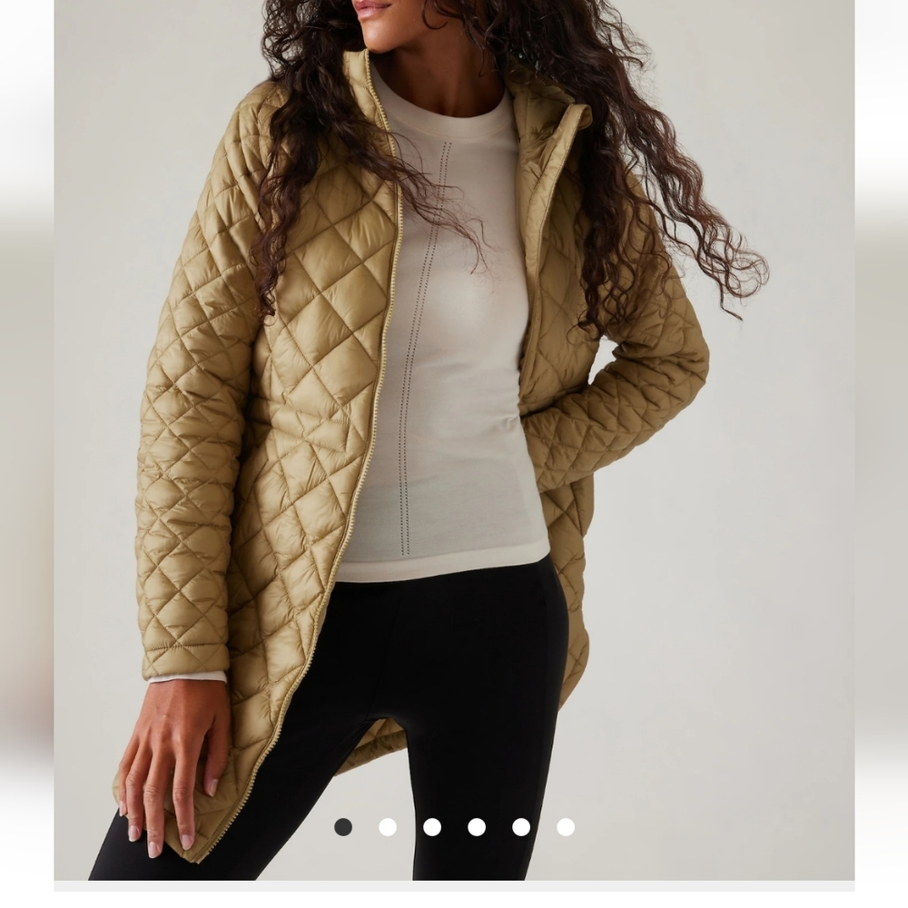 Athleta Featherless Puffer coat, size Medium in Serpentine (muted gold)